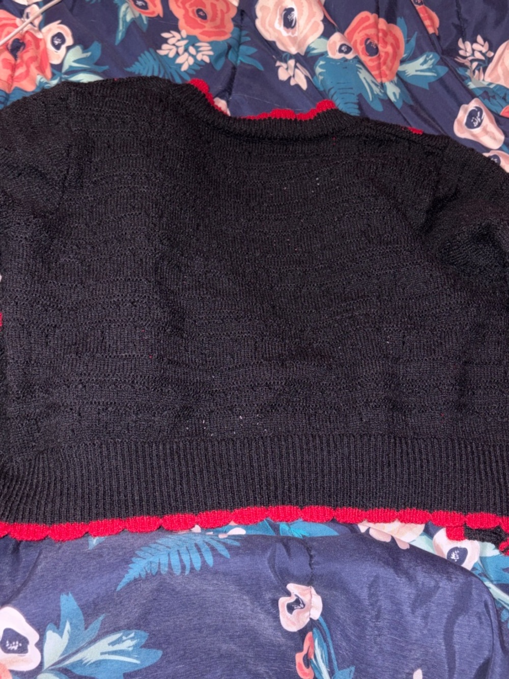 Red and black heart cardigan - Picture 2 of 3